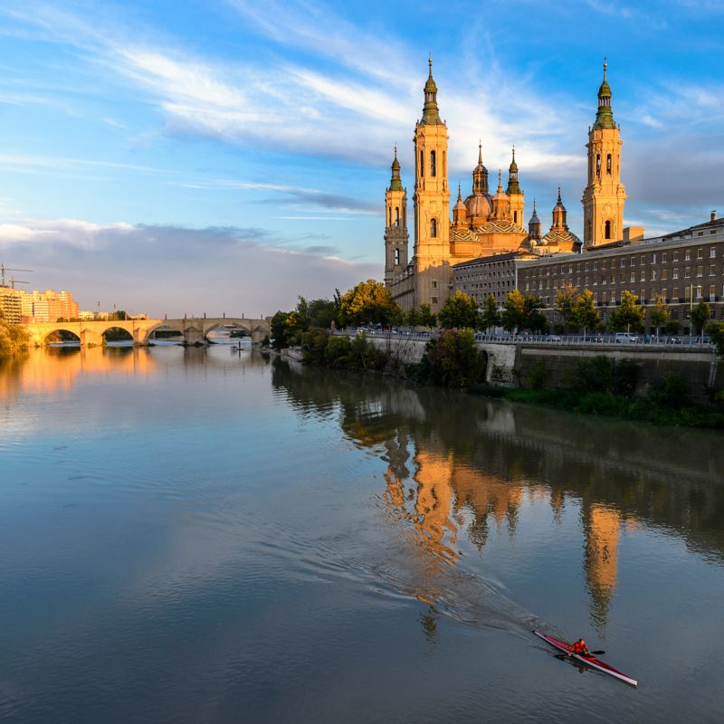 El puente de Santiago sobre el río EBRO