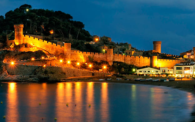 La costa Brava es un espectaculo visual tanto de dia como de noche